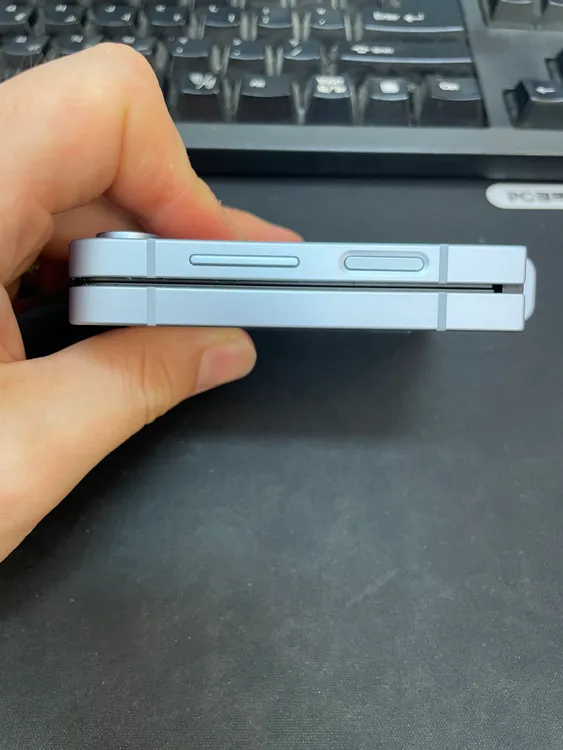 갤럭시Z플립6 블루 256GB 무잔상 상태좋은 중고47만6천팝니다 이미지