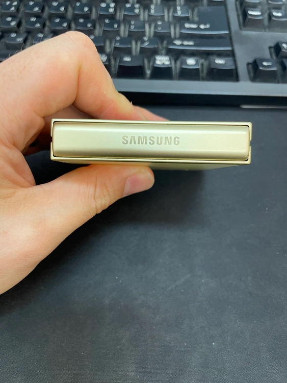 갤럭시Z플립6 옐로우 256GB 무잔상 상태좋은 중고48만8천팝니다 이미지