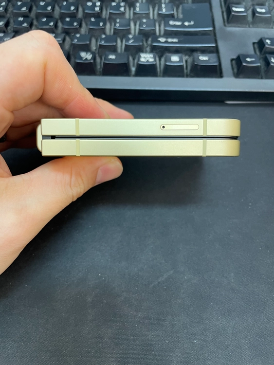 갤럭시Z플립6 옐로우 256GB 무잔상 상태좋은 중고48만8천팝니다 이미지