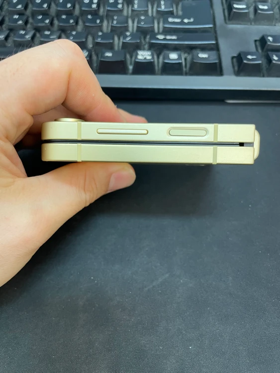 갤럭시Z플립6 옐로우 256GB 무잔상 상태좋은 중고48만8천팝니다 이미지