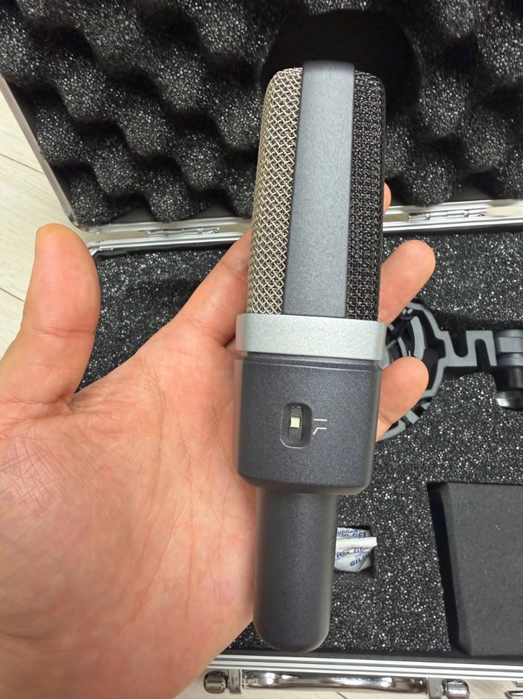 상태최상) AKG C214 콘덴서 마이크 풀박스 정리합니다 이미지