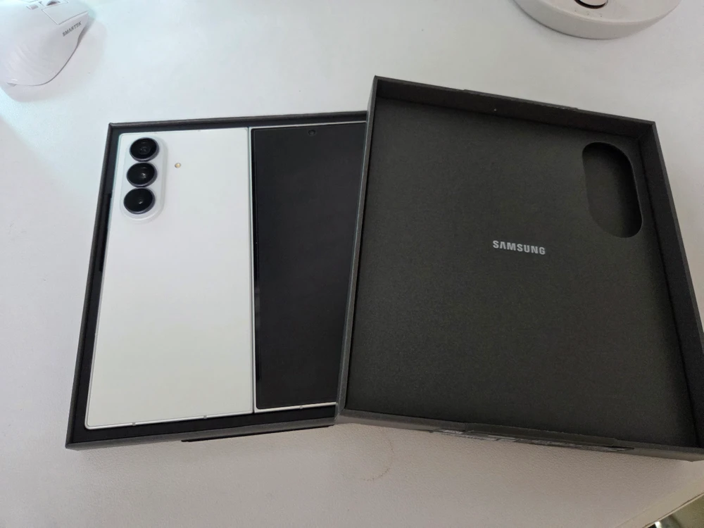 폴드8 울트라 256GB 자급제 크림 판매 또는 폴드8 와이드 교환 - 안심되는 중고거래