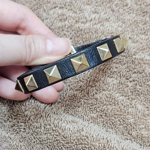 발렌티노 락스터드 팔찌 블랙 이미지