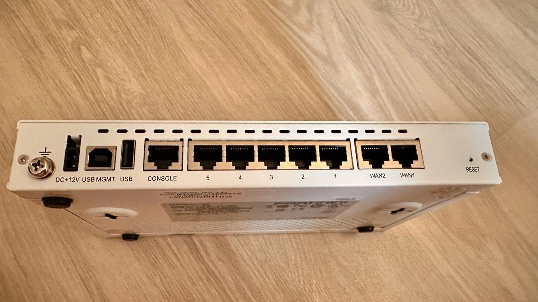 Fortinet FortiGate 40C 방화벽 이미지