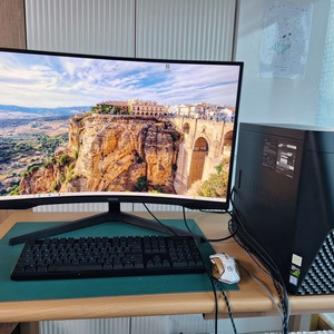 삼성 i7-6700 게이밍 본체하고 모니터세트 이미지