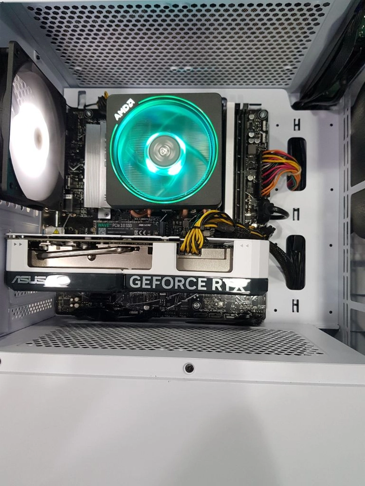 라이젠 7500F D5 16G RTX 4060 8G 그래픽 카드 이미지