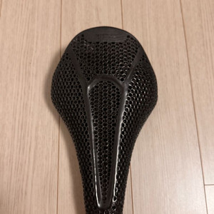 피직 벤토 아르고 3d 안장 이미지