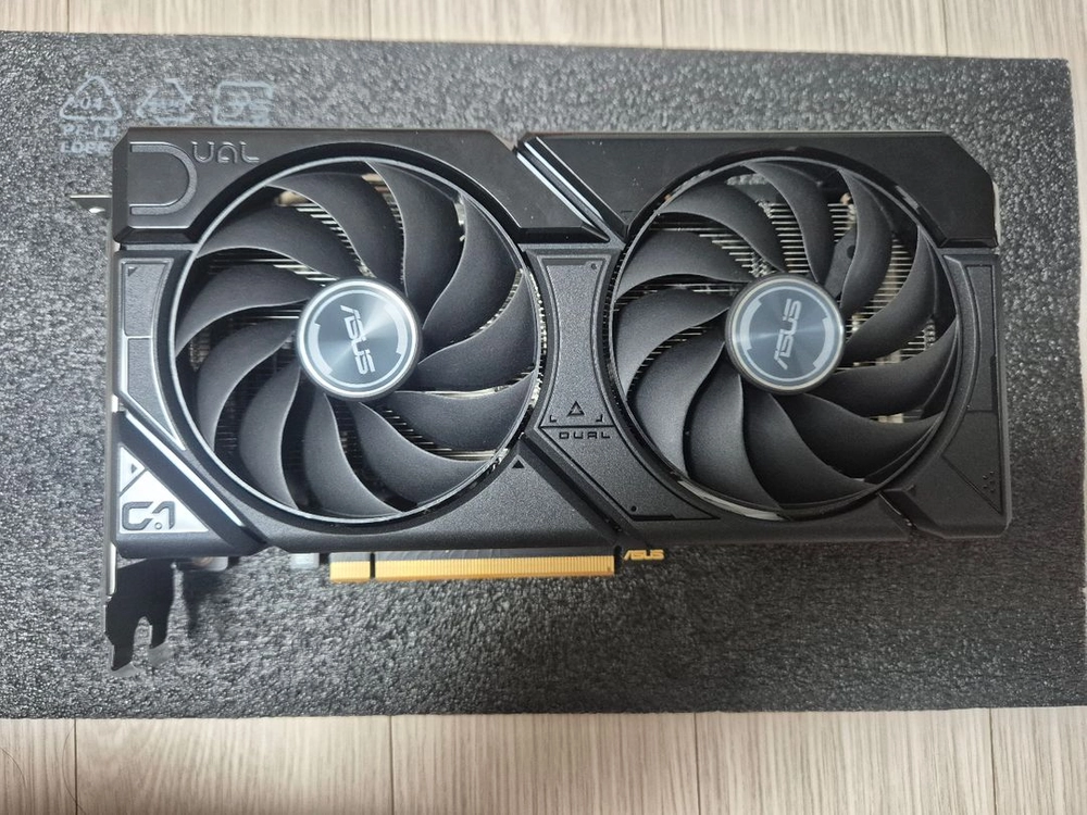 ASUS RX7600 그래픽카드 팝니다. 이미지