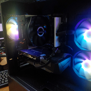 게이밍 컴퓨터 AMD 라이젠 7500F RX6600XT 신품 케이스 이미지