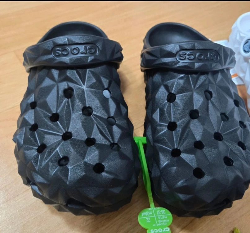 크록스 클래식 클로그 화이트/블랙 이미지