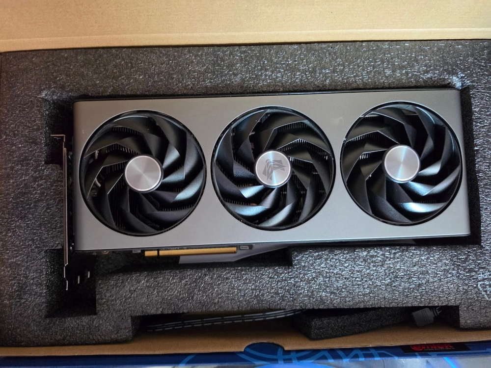 사파이어 라데온 RX 7900GRE 니트로 + D6 16GB 이미지