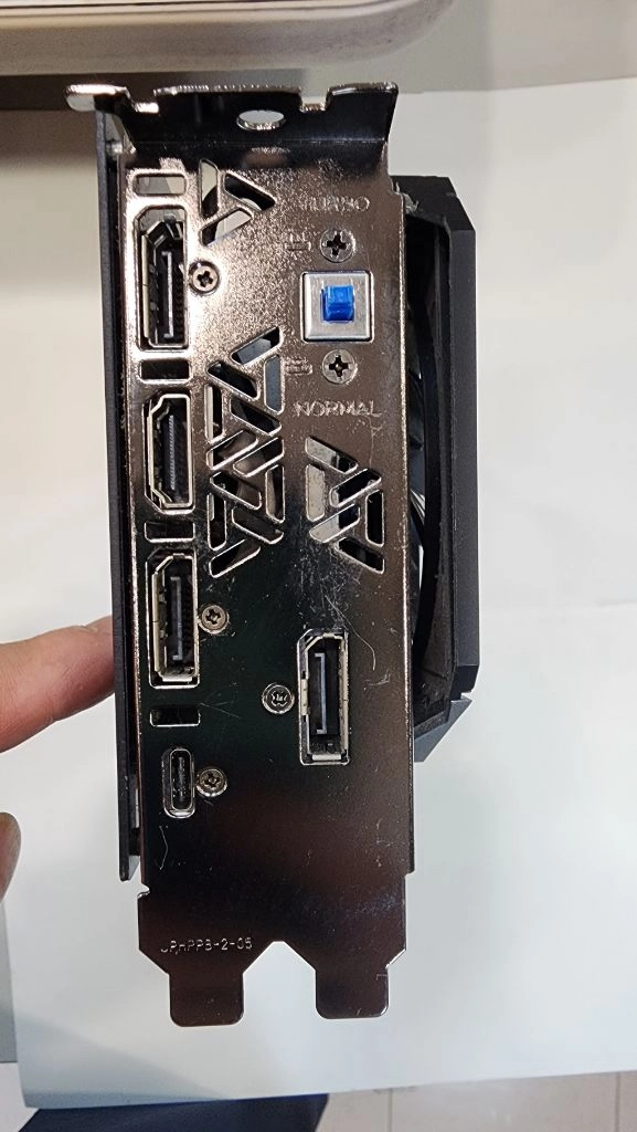 컬러풀 RTX 2070 8GB 그래픽카드 이미지