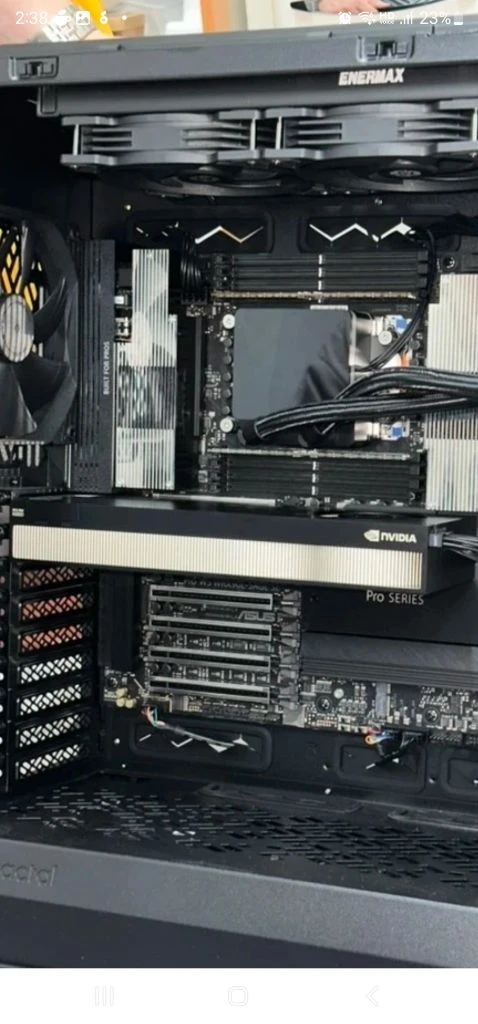 NVIDIA RTX PRO 6000 Blackwell MAX-Q워크스테이션 에디션 D7 96GB 이미지