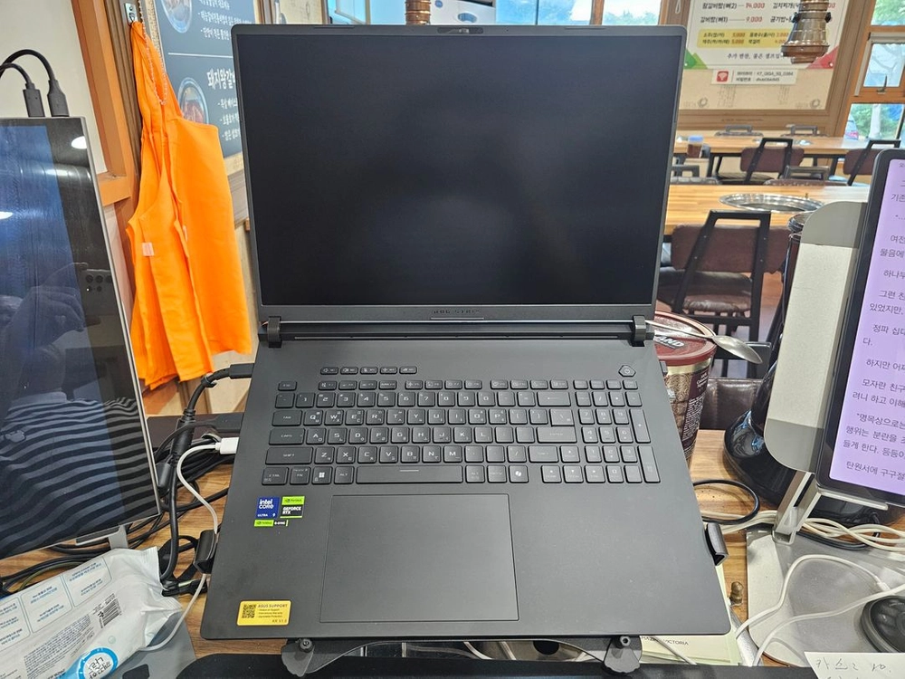 ASUS ROG STRIX SCAR 18 G835LW (RTX 5080) 이미지