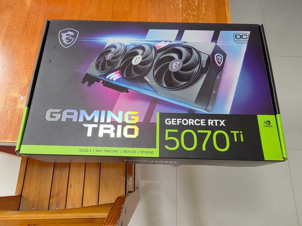 RTX 5070 Ti 게이밍트리오 그래픽카드 이미지