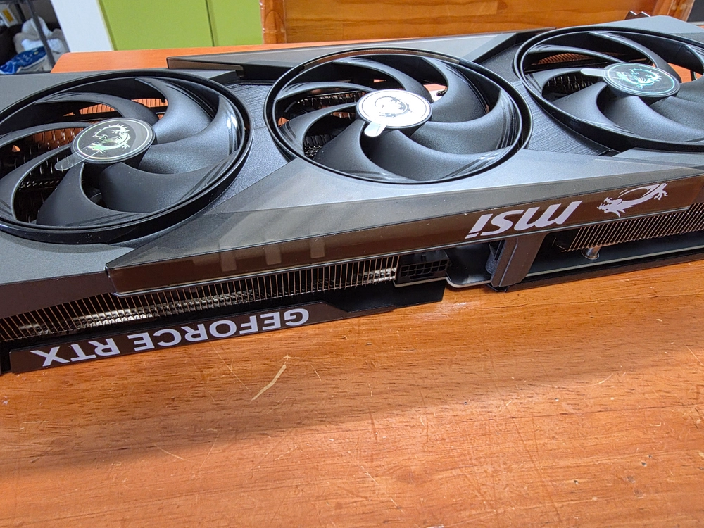 RTX 5070 Ti 게이밍트리오 그래픽카드 이미지