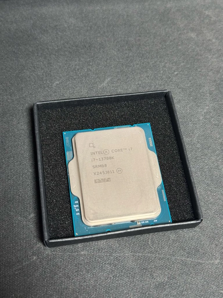 인텔 i7-13700k 이미지