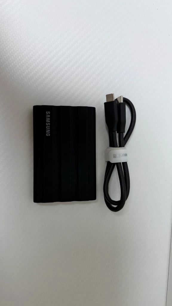 삼성 T7 Shield 4TB 외장 SSD 이미지