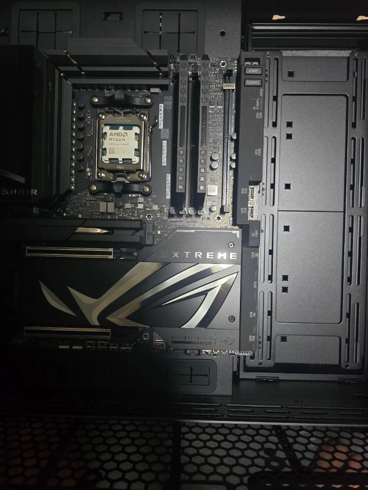 ASUS CROSSHAIR X870E EXTREME 익스트림 판매 또는 교환 이미지