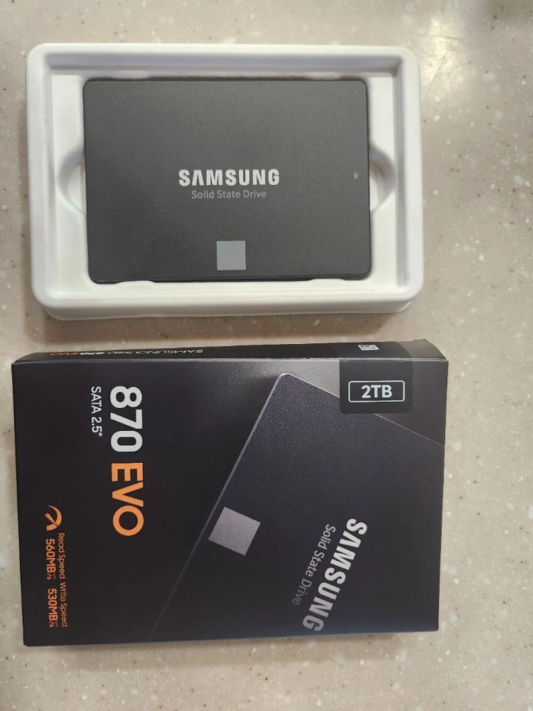 NVMe SSD 2TB 이미지
