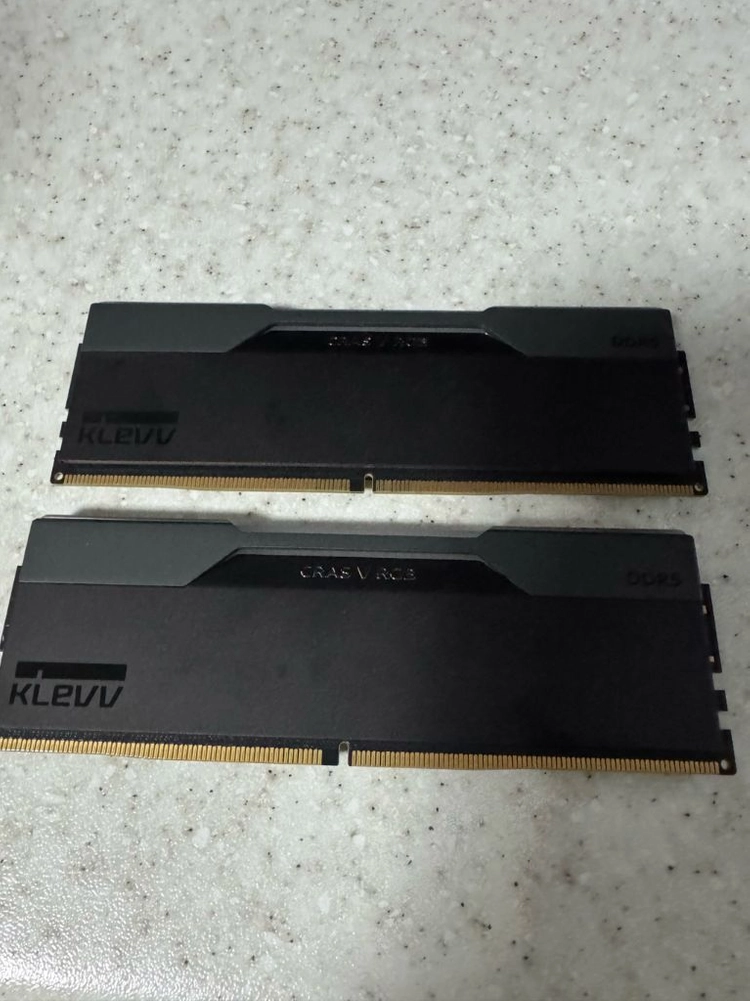 고수율 KLEVV DDR5-6000 CL30 CRAS V RGB 48GB 이미지