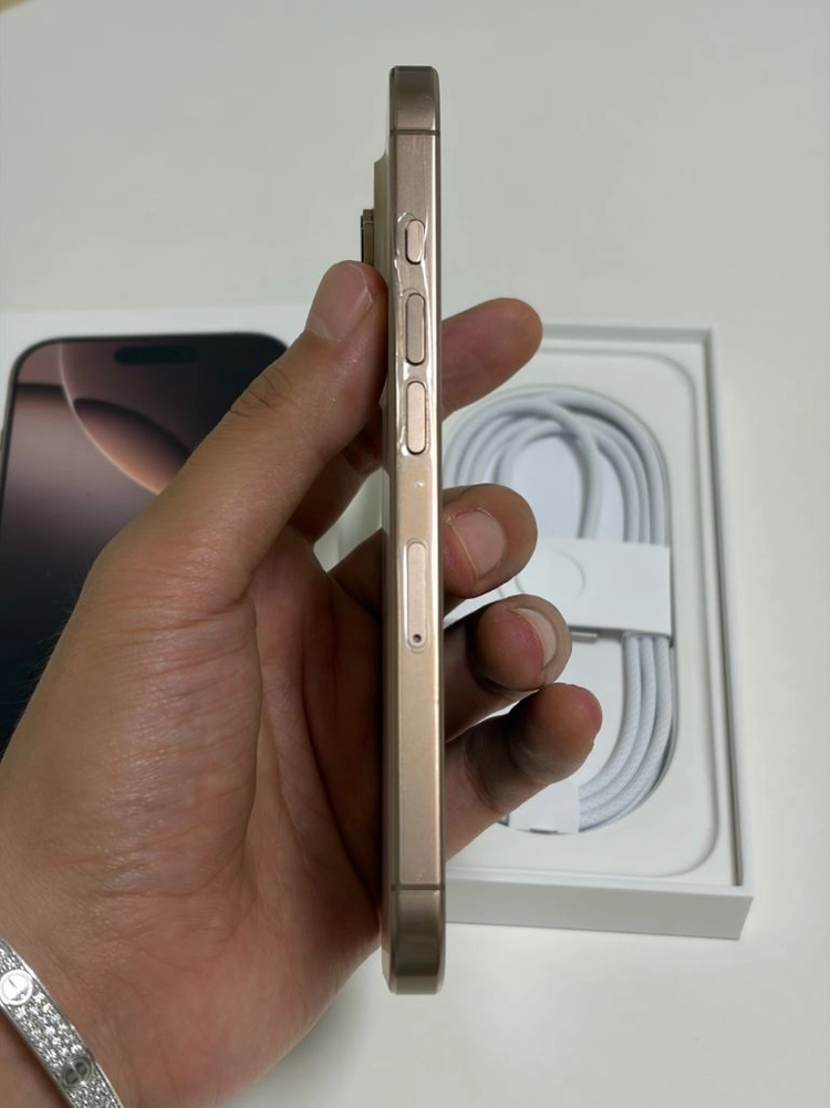 아이폰 16 프로 256GB 데저트티타늄 이미지