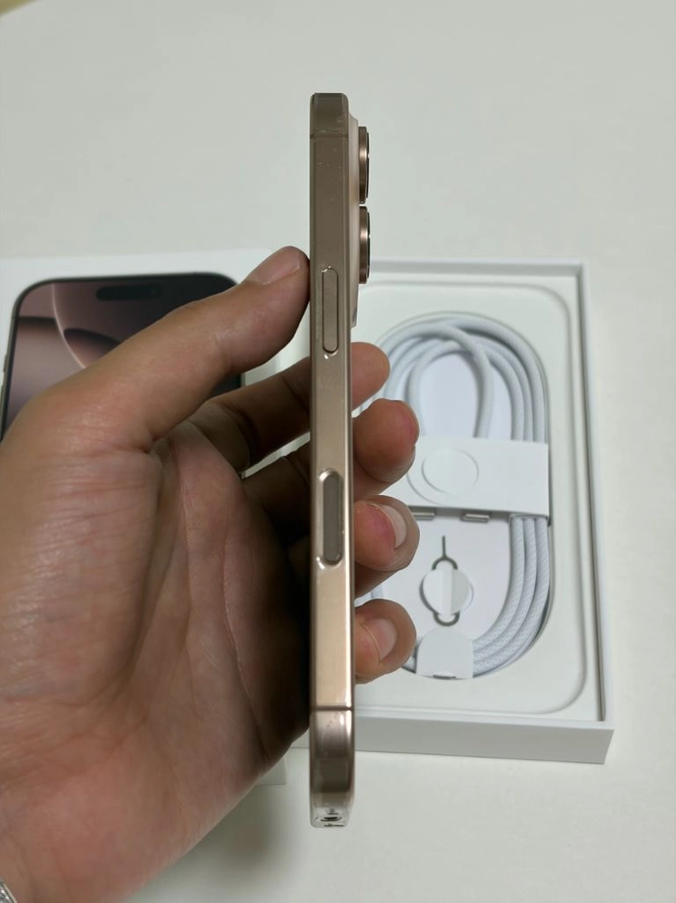 아이폰 16 프로 256GB 데저트티타늄 이미지