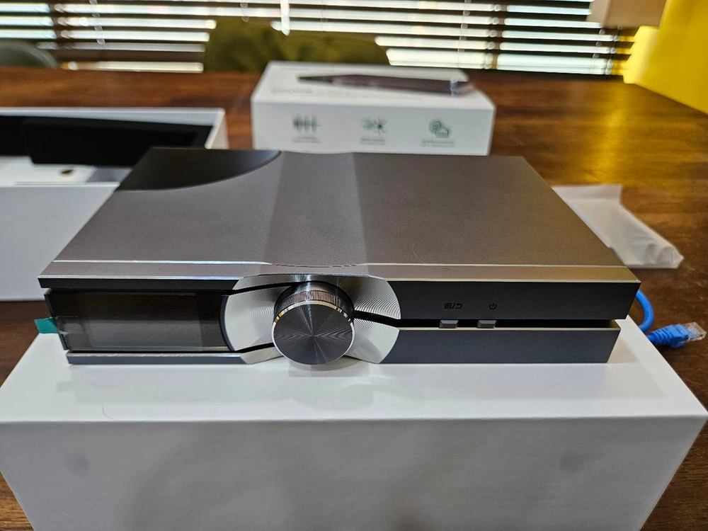 iFi SilentPower OMNI LAN 오디오 허브 이미지