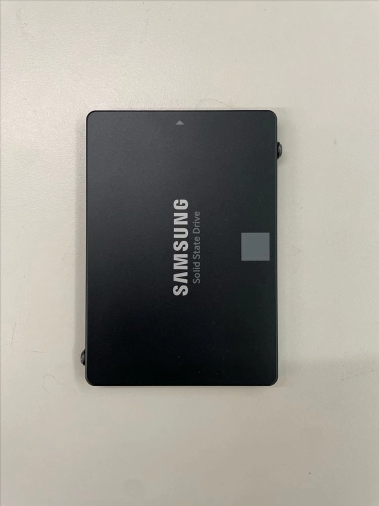 NVMe SSD 2TB 이미지