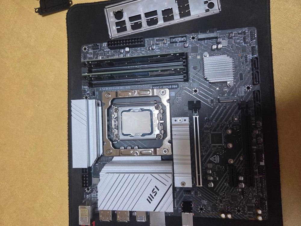 i5 12400F +MSI PRO B760M-A(ddr4) + ddr4 3200 8x2+ 쿨러 이미지