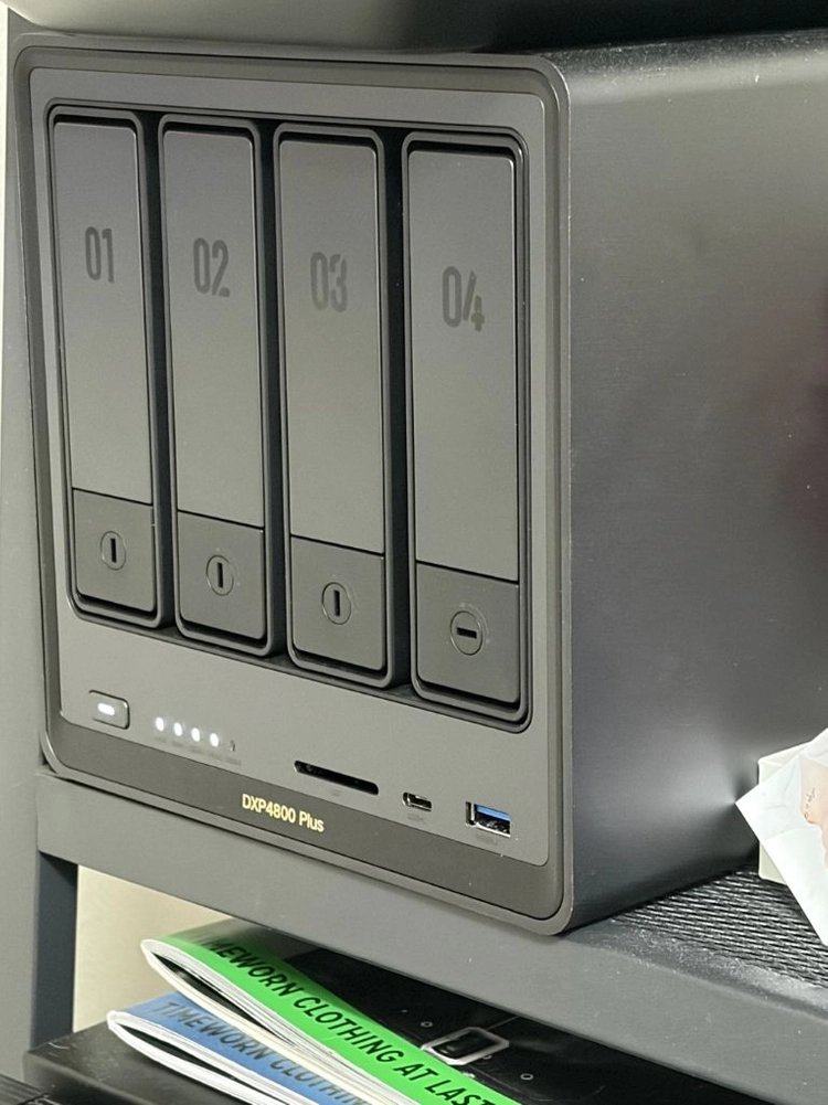 유그린 나스 DXP4800 Plus + 아이언울프 8t 3장 - 안심되는 중고거래