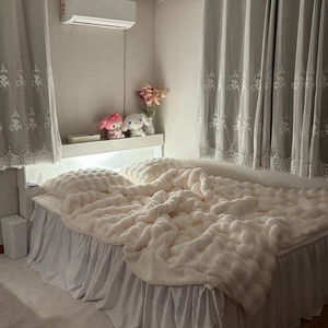 퀸 침대 이미지