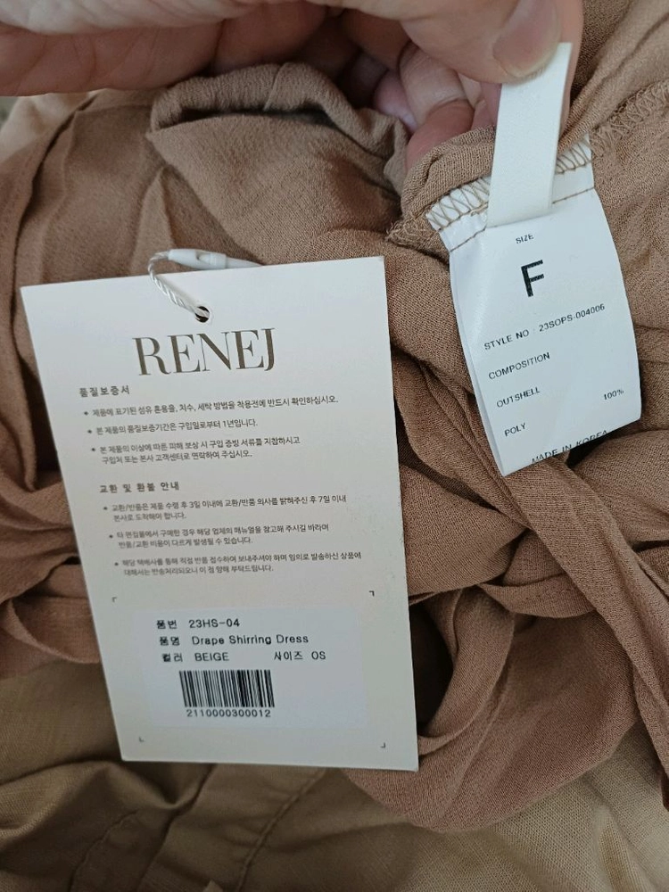 미착용 RENEJ 드레이프 셔링 드레스미니 원피스 판매합니다. 베이지 색상이며, one size 프리사이즈지만보통 이미지