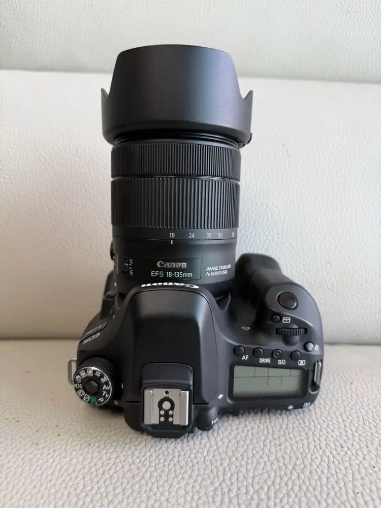 DSLR 카메라 + 18-135mm 렌즈 세트캐논 80 D 정품 풀셋 이미지