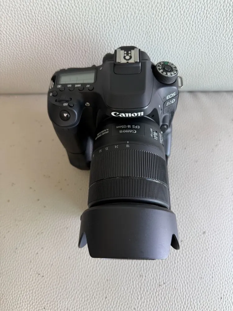 DSLR 카메라 + 18-135mm 렌즈 세트캐논 80 D 정품 풀셋 이미지