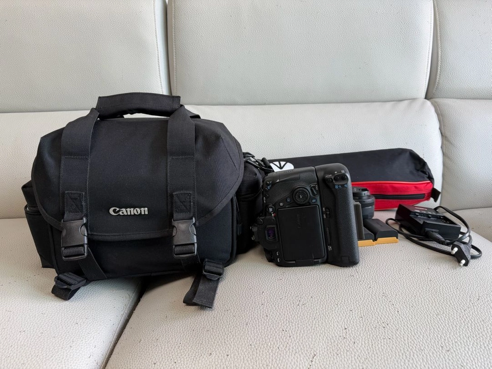 DSLR 카메라 + 18-135mm 렌즈 세트캐논 80 D 정품 풀셋 이미지