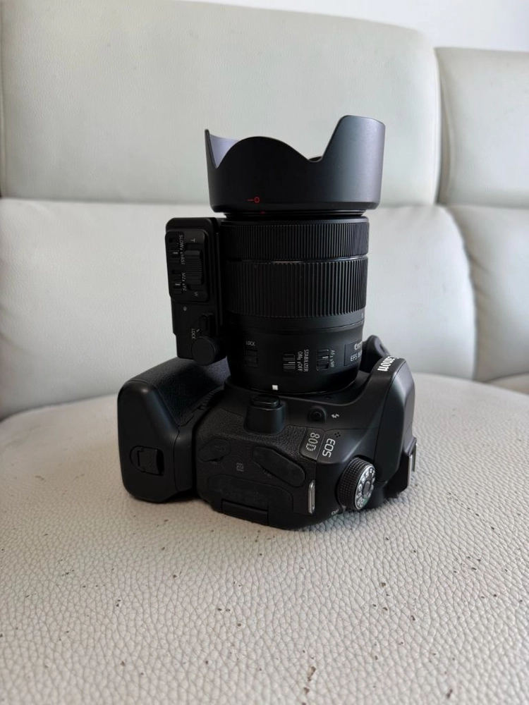 DSLR 카메라 + 18-135mm 렌즈 세트캐논 80 D 정품 풀셋 이미지