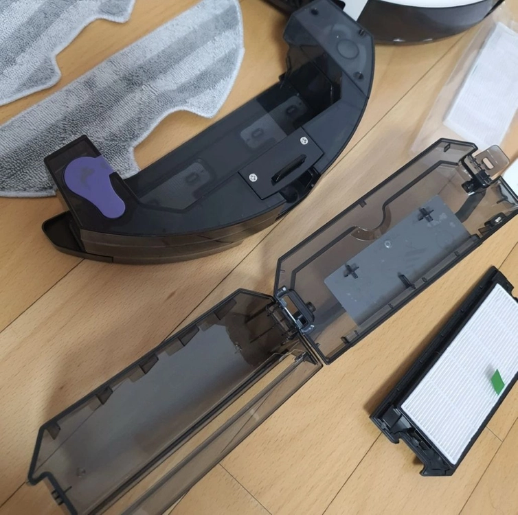 리스타 RX10 로봇청소기 화이트 청소 로봇 로보킹 로보락 본체, 충전 스테이션, 리모컨, 먼지통, 물걸레 등 이미지