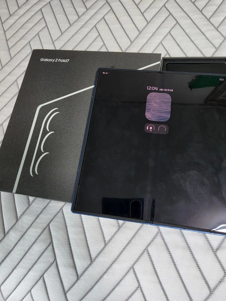 S급 갤럭시 Z 폴드 7 블루 1TB 16G ram 풀박스 팝니다 이미지