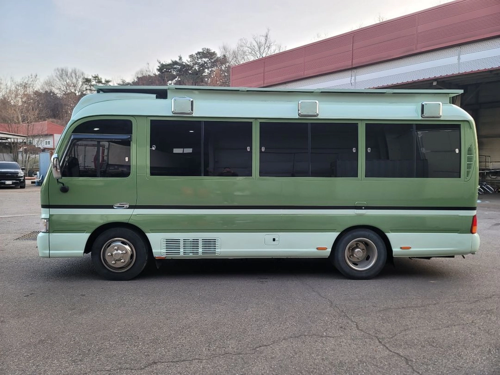 캠핑카 카운티 숏바디 캠핑카 / 대용량 22kWh 인산철 / 태양광 1650W / 장박용 이미지