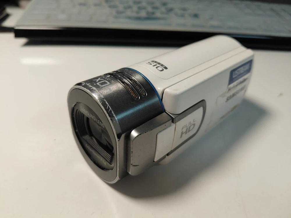 SAMSUNG HMX-QF30 삼성디지털캠코더 본체만 있어요 나머지 따로 구하셔서 사용하실 사장님 이미지