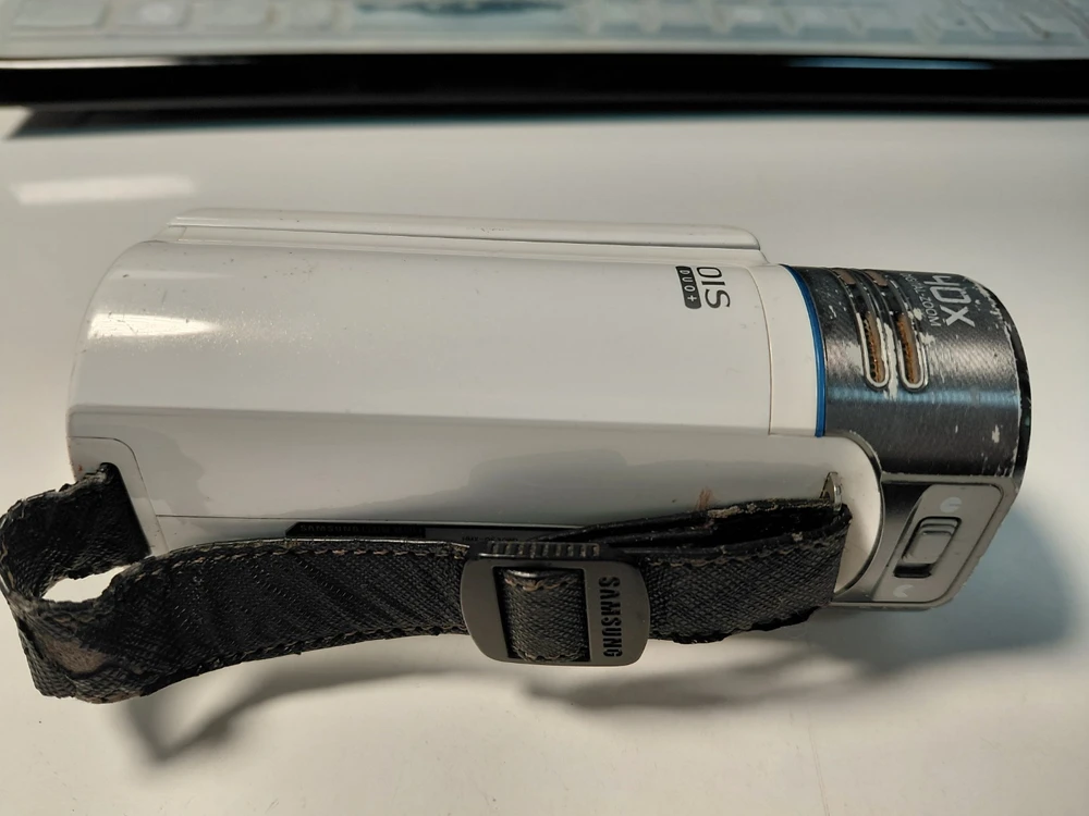 SAMSUNG HMX-QF30 삼성디지털캠코더 본체만 있어요 나머지 따로 구하셔서 사용하실 사장님 이미지