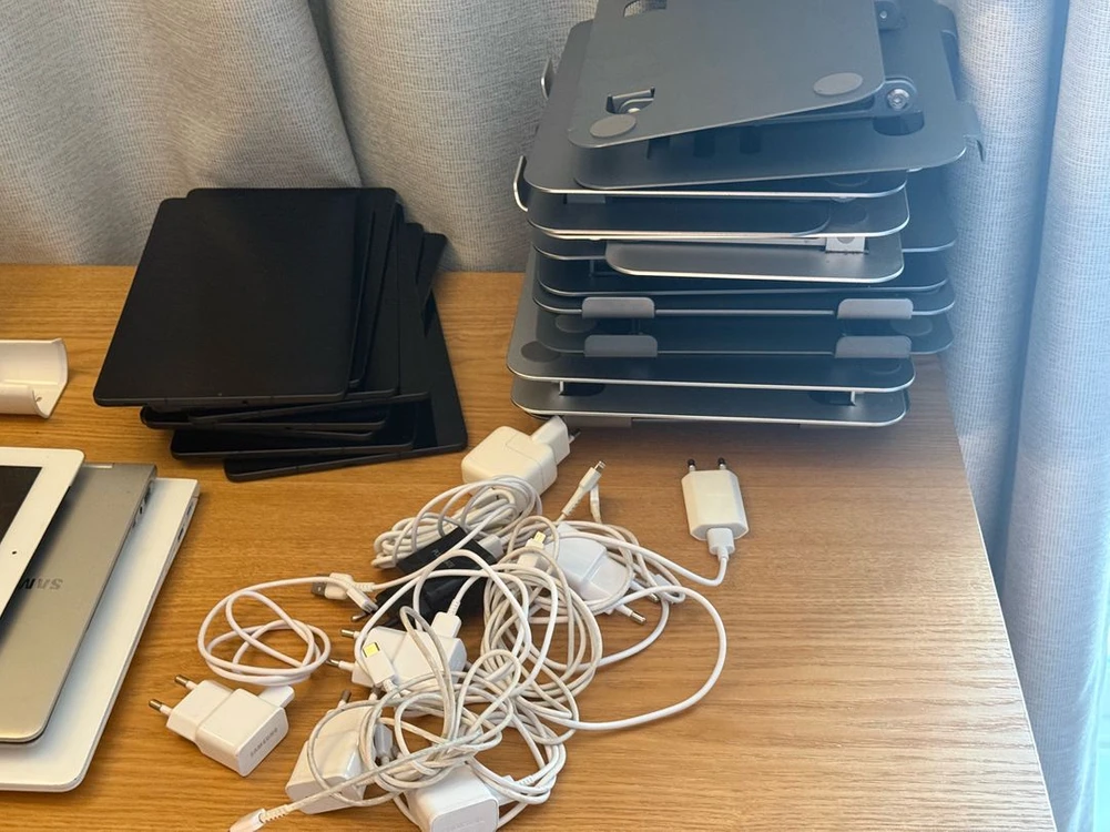 삼성갤럭시탭 S6 Lite SMP610 WiFi 64GB과 RUHEM 알루미늄 노트북 거치대 (S펜 미포함) 이미지