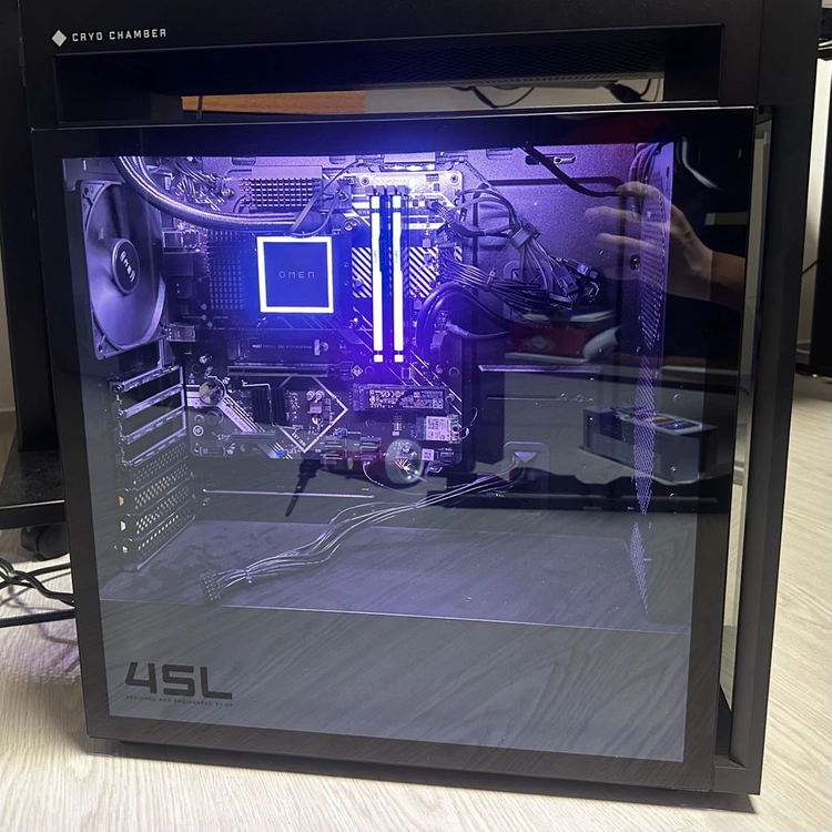HP OMEN 45L 14700K / 32GB / 1TB / 1200w 반본체 판매합니다. 이미지