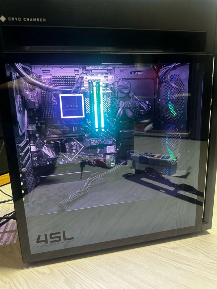HP OMEN 45L 14700K / 32GB / 1TB / 1200w 반본체 판매합니다. 이미지