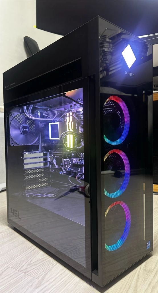 HP OMEN 45L 14700K / 32GB / 1TB / 1200w 반본체 판매합니다. 이미지
