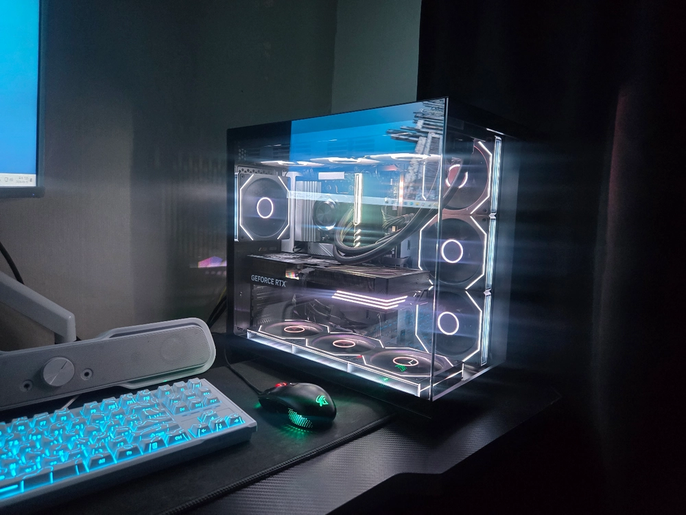 라이젠 7 7800X3D RTX 5070 32G 1TB 게이밍 컴퓨터 본체 이미지