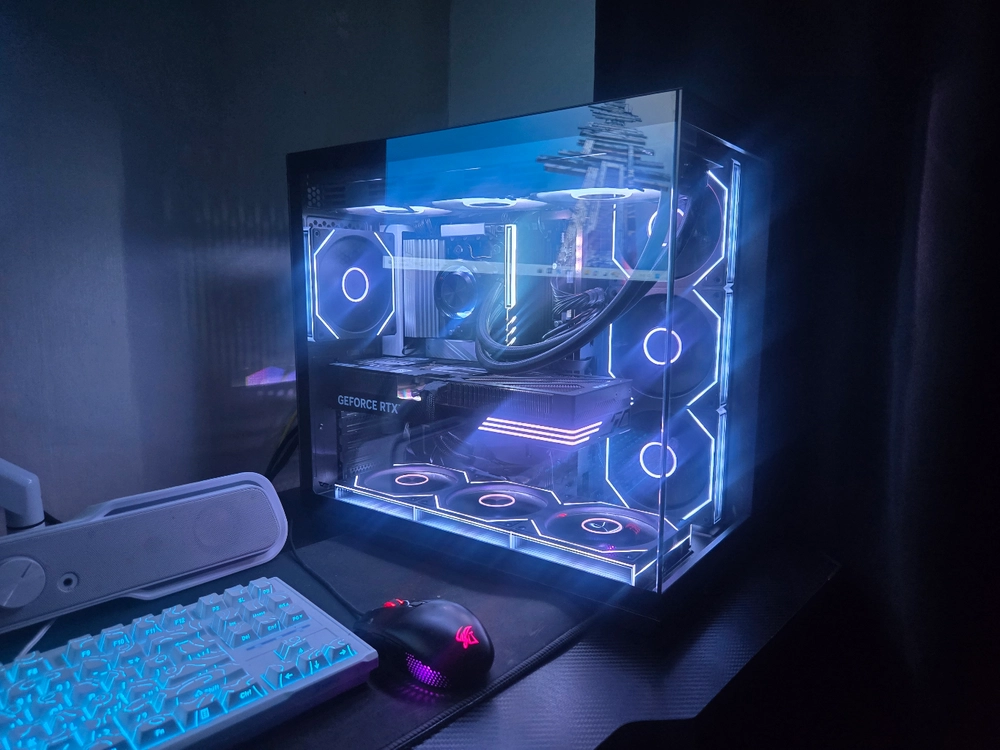 라이젠 7 7800X3D RTX 5070 32G 1TB 게이밍 컴퓨터 본체 이미지