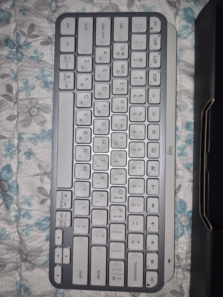 로지텍 mx keys mini 페일 그레이 블루투스 무선 키보드 이미지