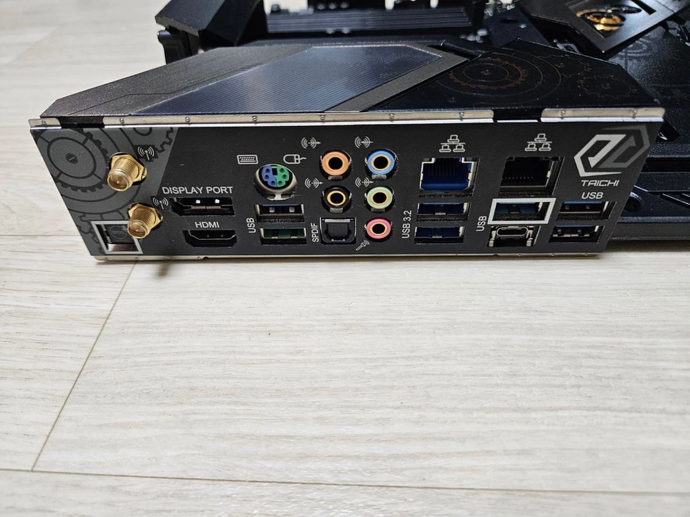 ASRock Z490 Taichi 이미지